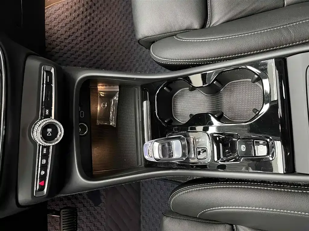 Volvo XC40 2023 из CN, фото 5