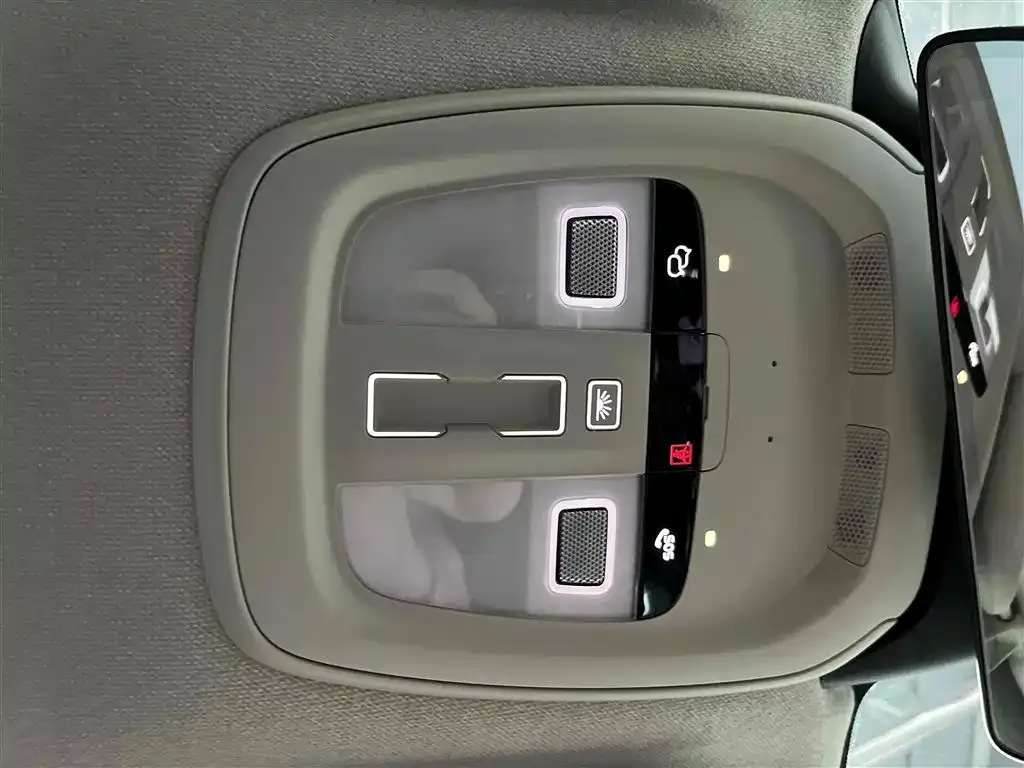 Volvo XC40 2023 из CN, фото 8