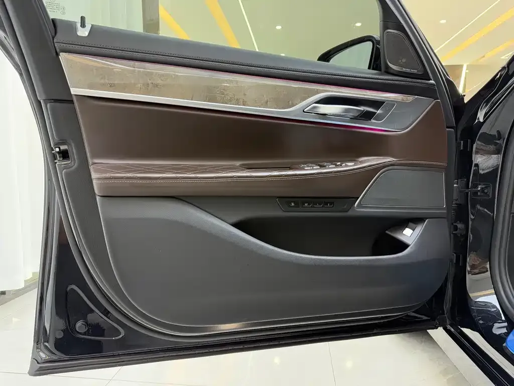 BMW 7 Series 2023 из CN, фото 3