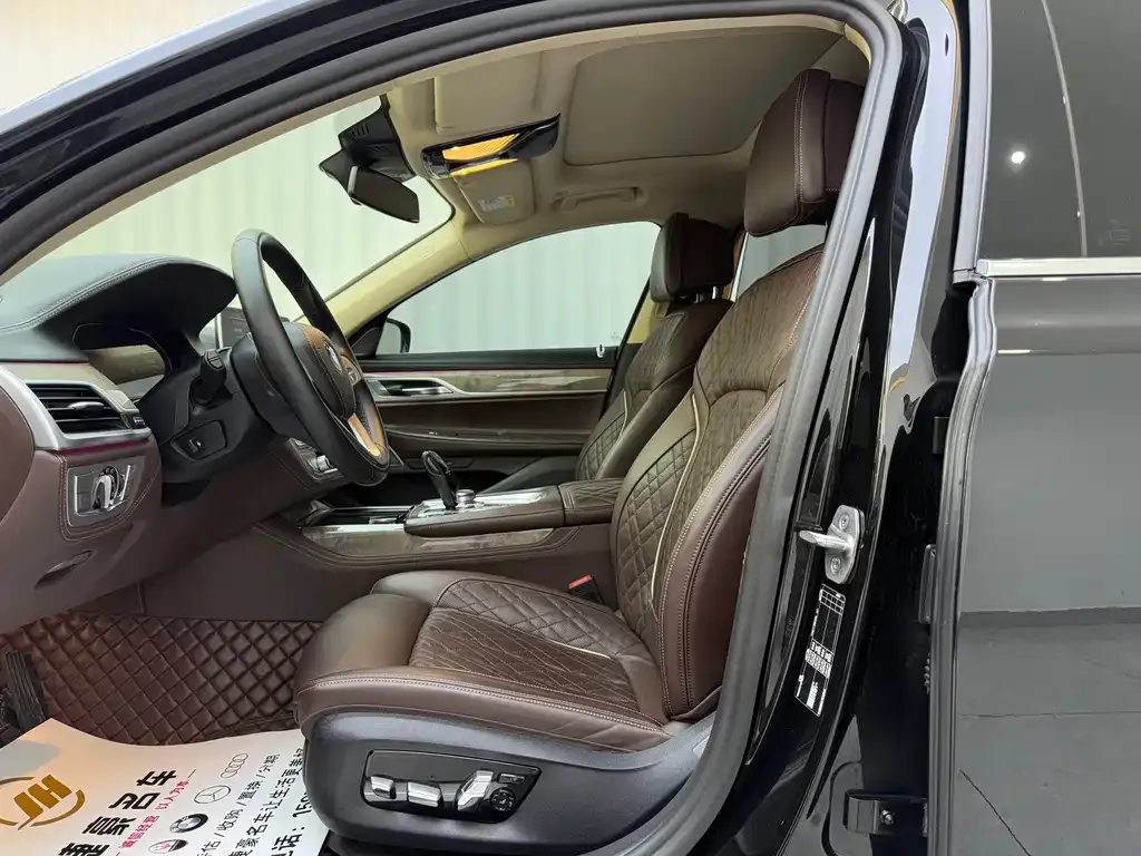 BMW 7 Series 2023 из CN, фото 4
