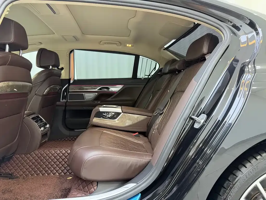 BMW 7 Series 2023 из CN, фото 5