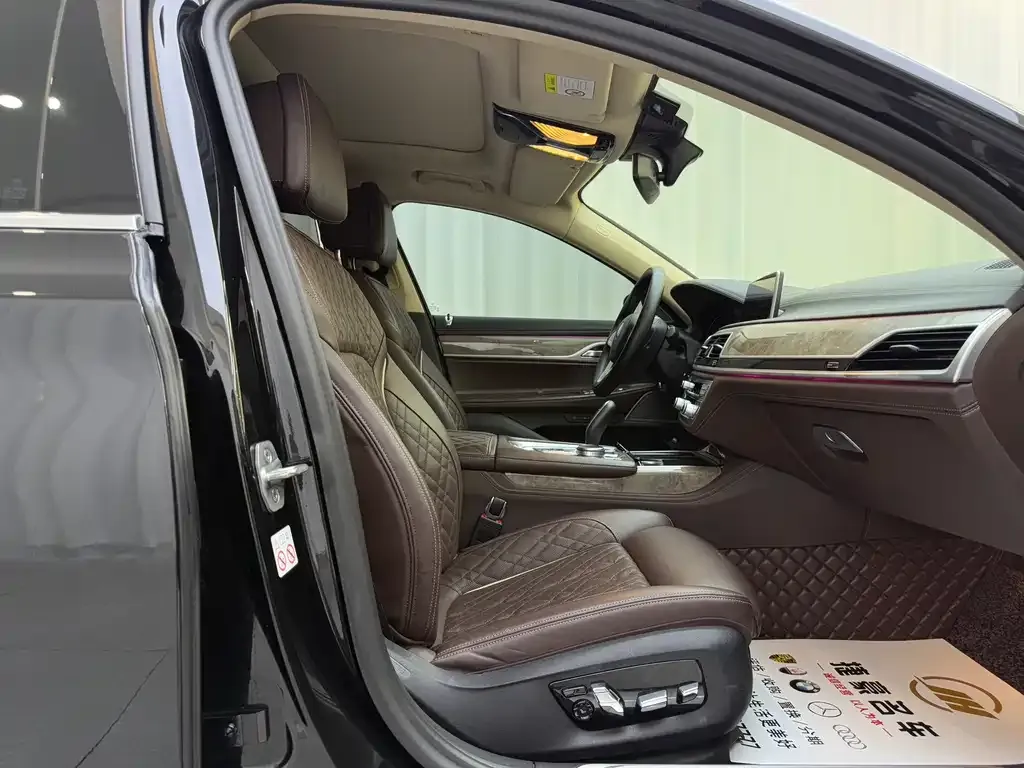 BMW 7 Series 2023 из CN, фото 6