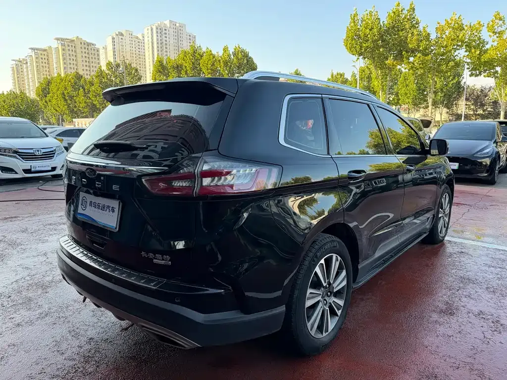 Ford Edge — фото 6
