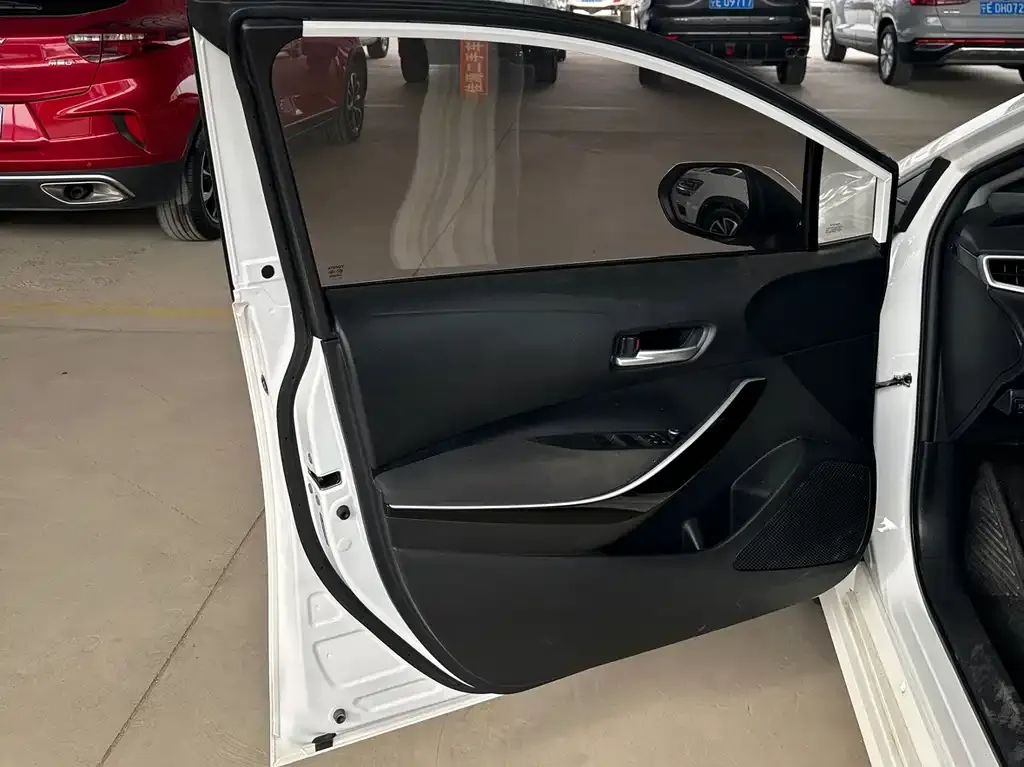 Toyota Corolla 2023 из CN, фото 8