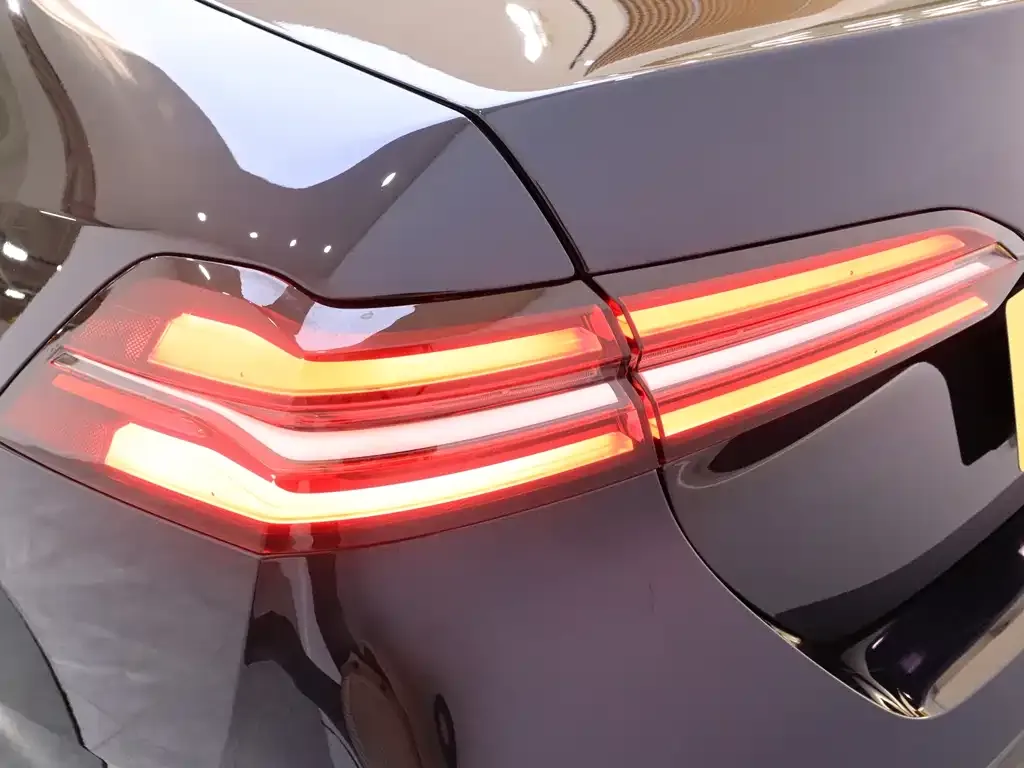 BMW 5 Series 2024 из CN, фото 8