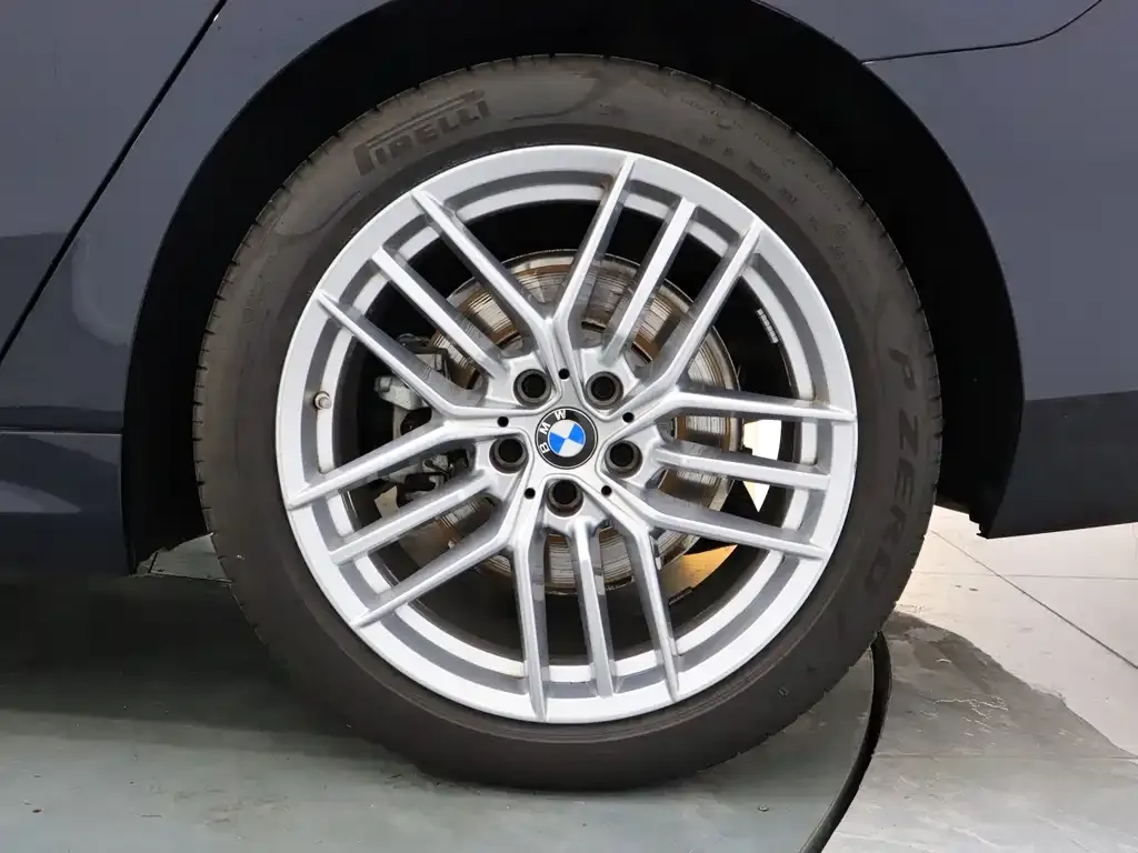 BMW 5 Series 2024 из CN, фото 9