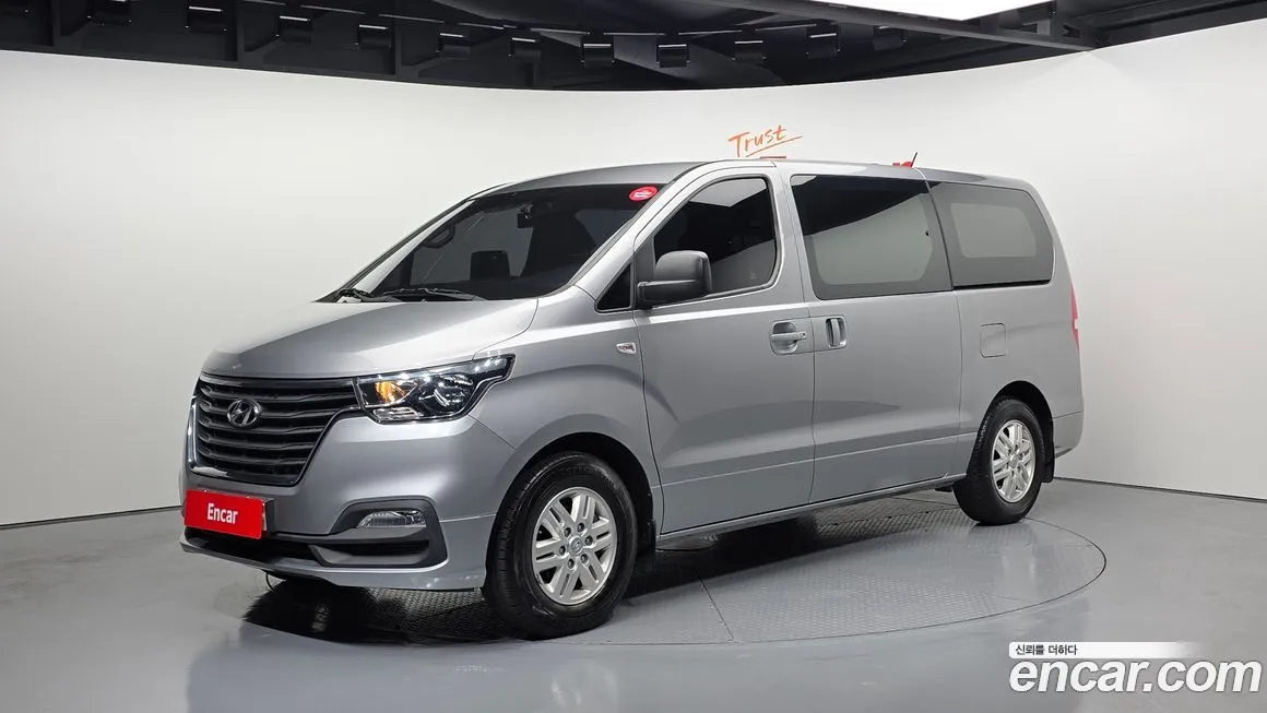 Hyundai Starex — фото 1