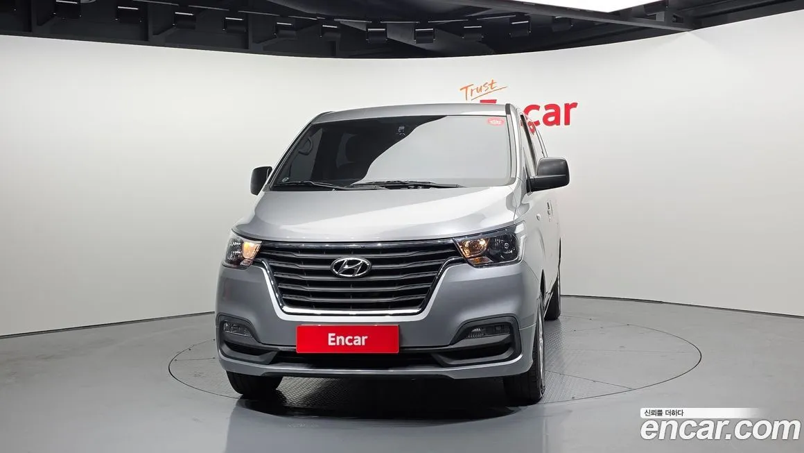 Hyundai Starex — фото 3