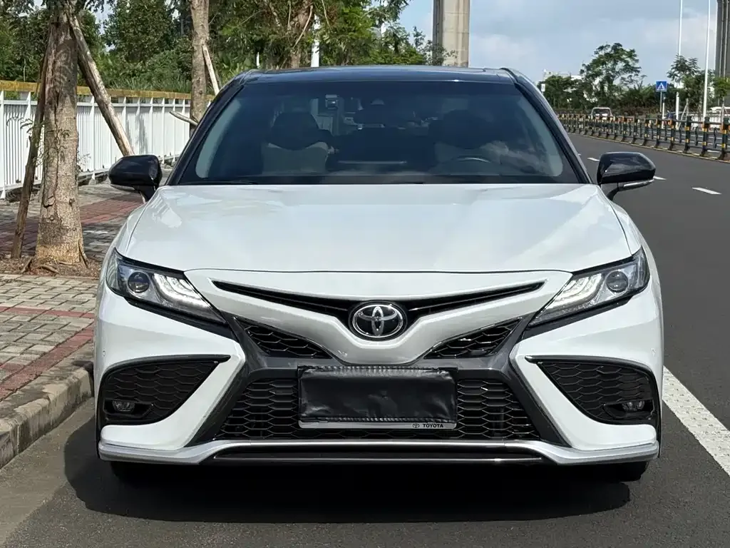 Toyota Camry 2024 из CN, фото 2