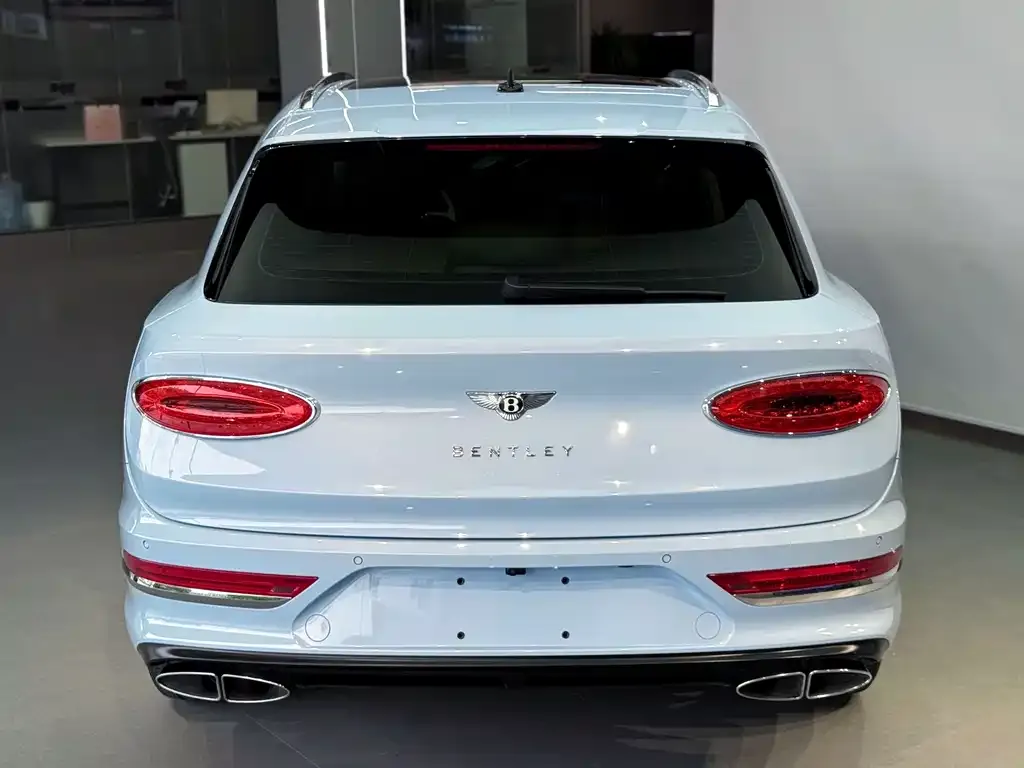 Bentley Bentayga 2023 из CN, фото 3