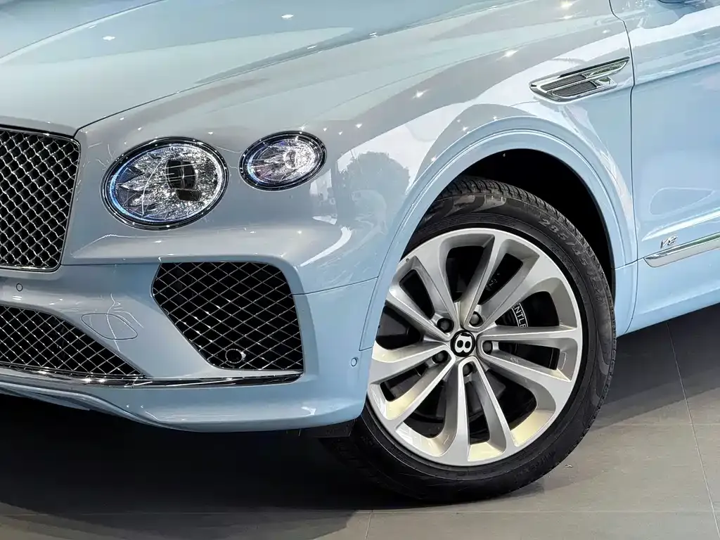 Bentley Bentayga 2023 из CN, фото 4