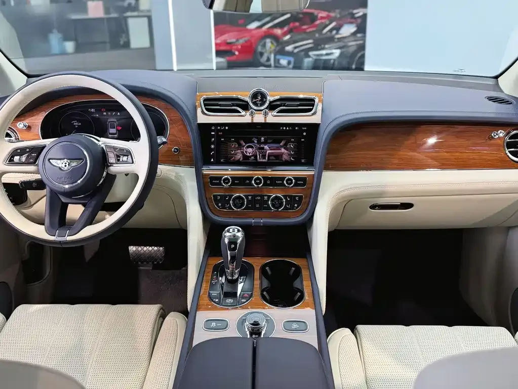 Bentley Bentayga 2023 из CN, фото 6