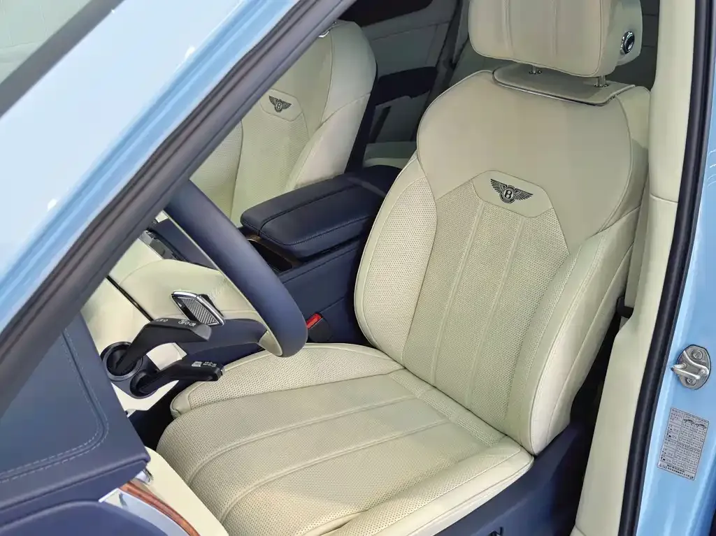 Bentley Bentayga 2023 из CN, фото 7