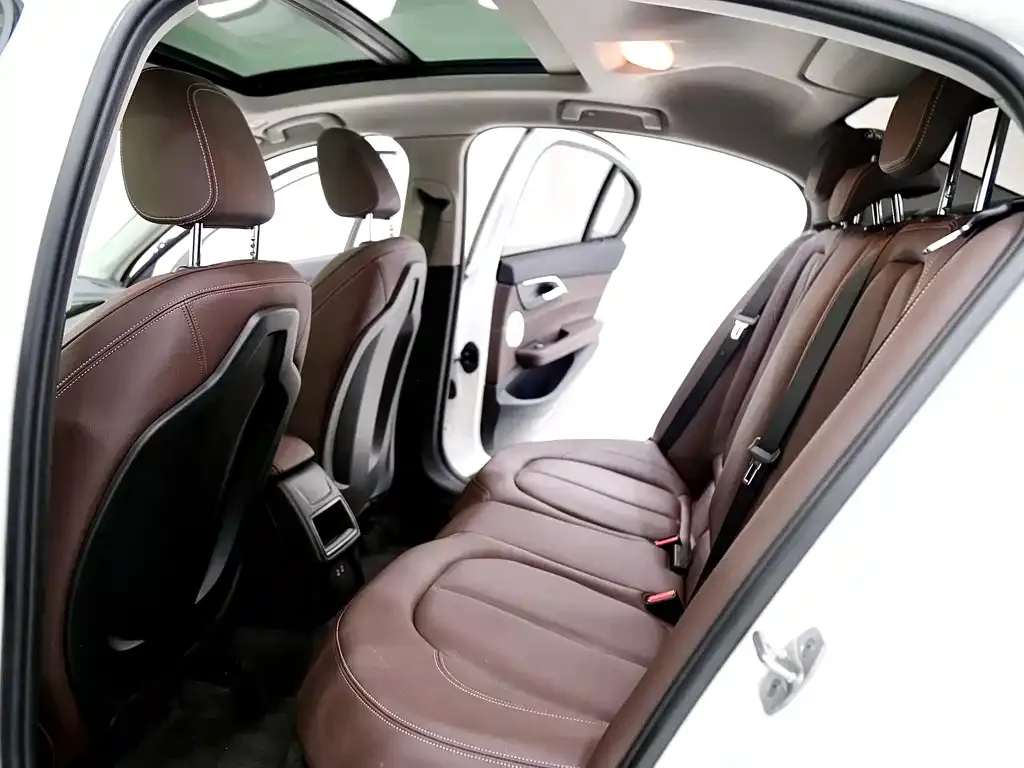 BMW 1 Series 2023 из CN, фото 9