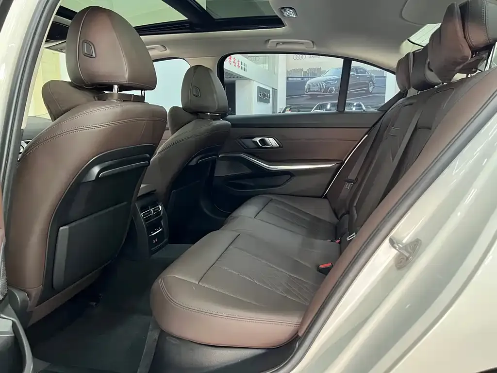 BMW 3 Series 2022 из CN, фото 10