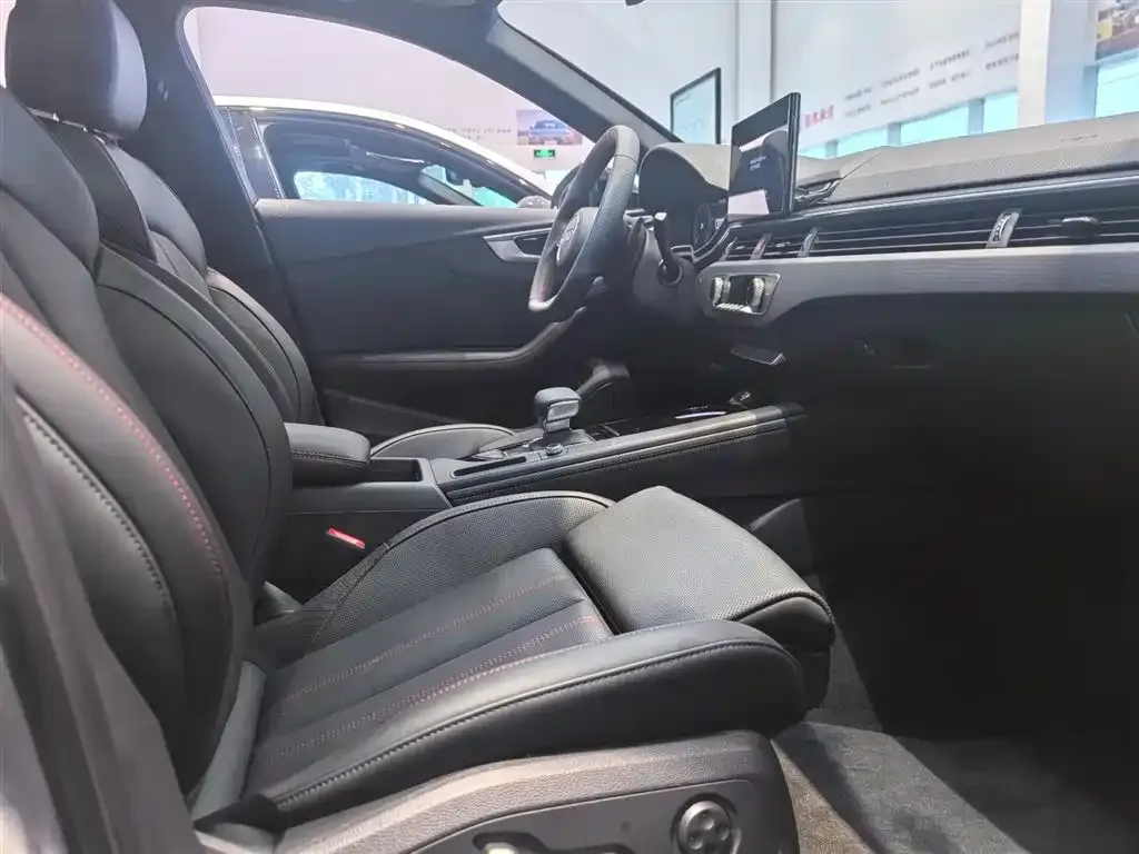 Audi A4L 2025 из CN, фото 6