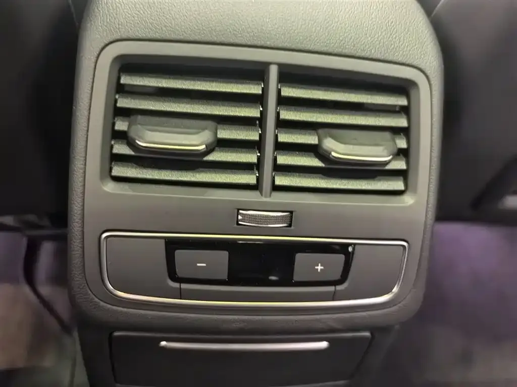 Audi A4L 2025 из CN, фото 9
