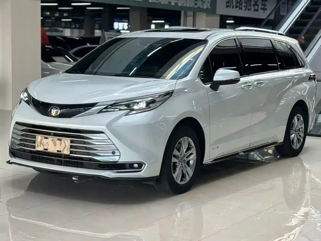 Toyota Sienna 2022 из CN, фото 1