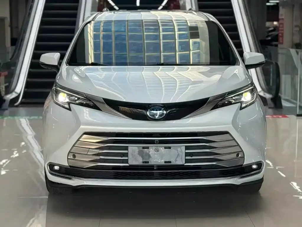 Toyota Sienna 2022 из CN, фото 2