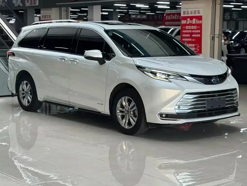 Toyota Sienna 2022 из CN, фото 3