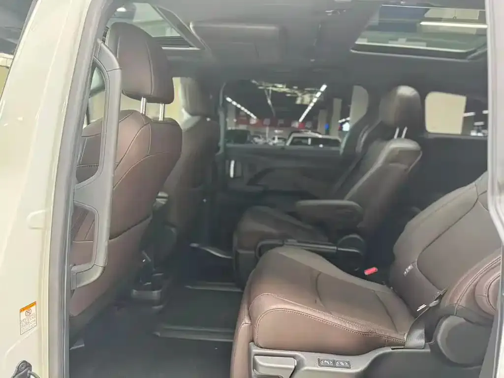 Toyota Sienna 2022 из CN, фото 5