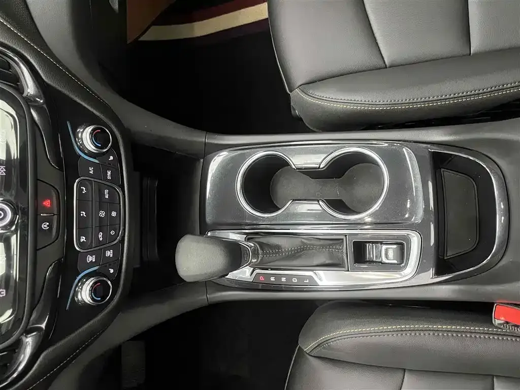 Chevrolet Equinox 2023 из CN, фото 5