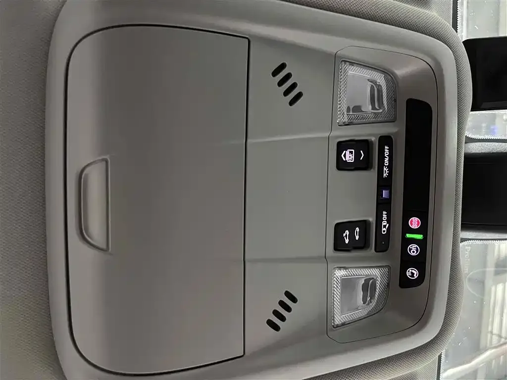 Chevrolet Equinox 2023 из CN, фото 8