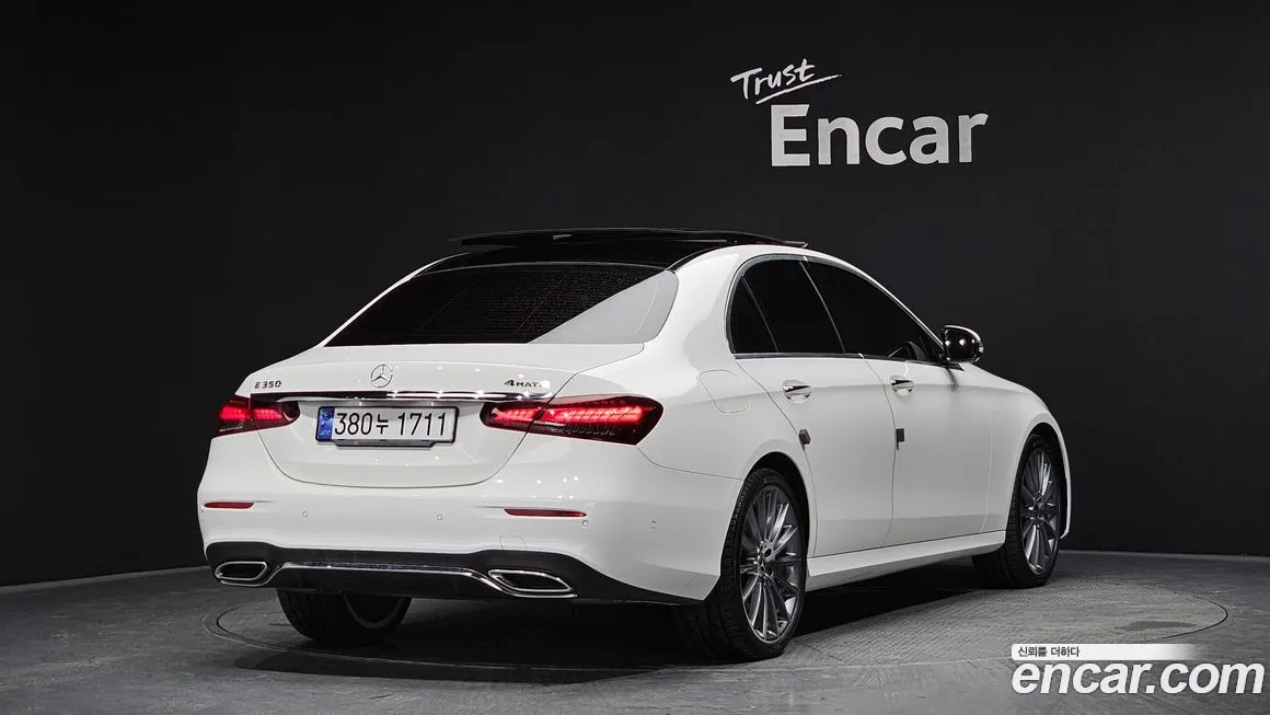 Mercedes-Benz E-Class — фото 2