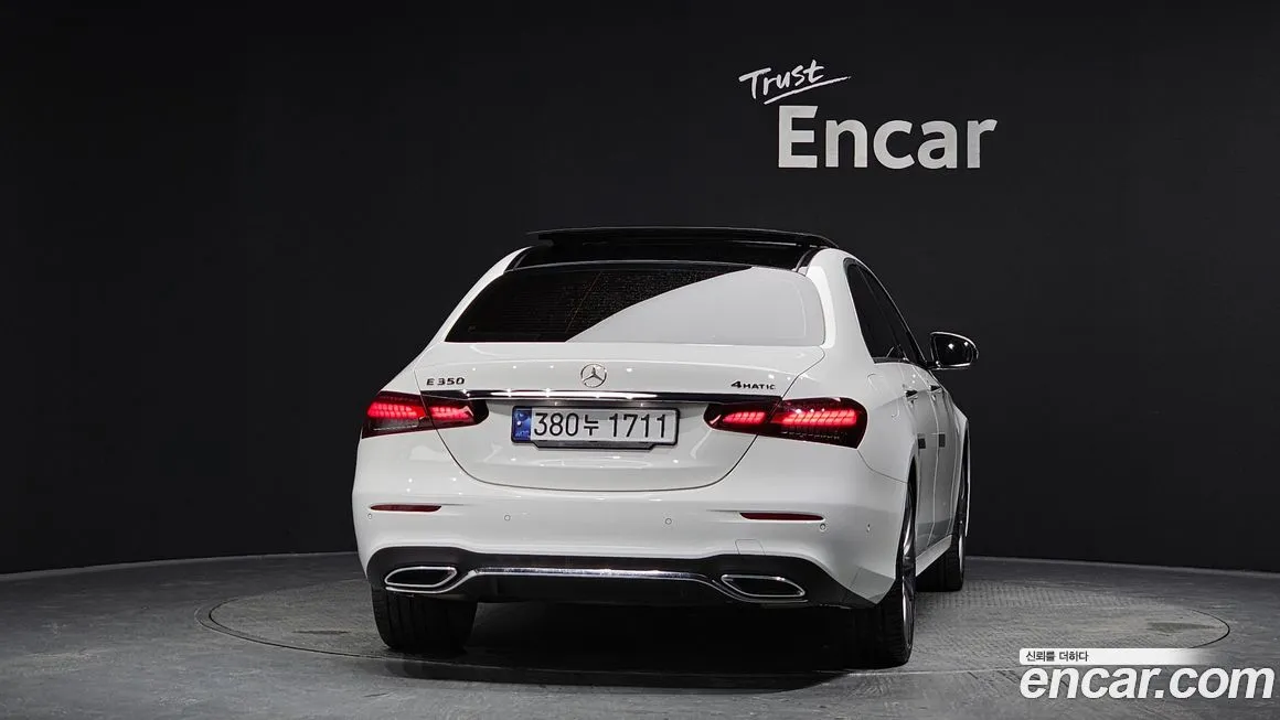 Mercedes-Benz E-Class — фото 4