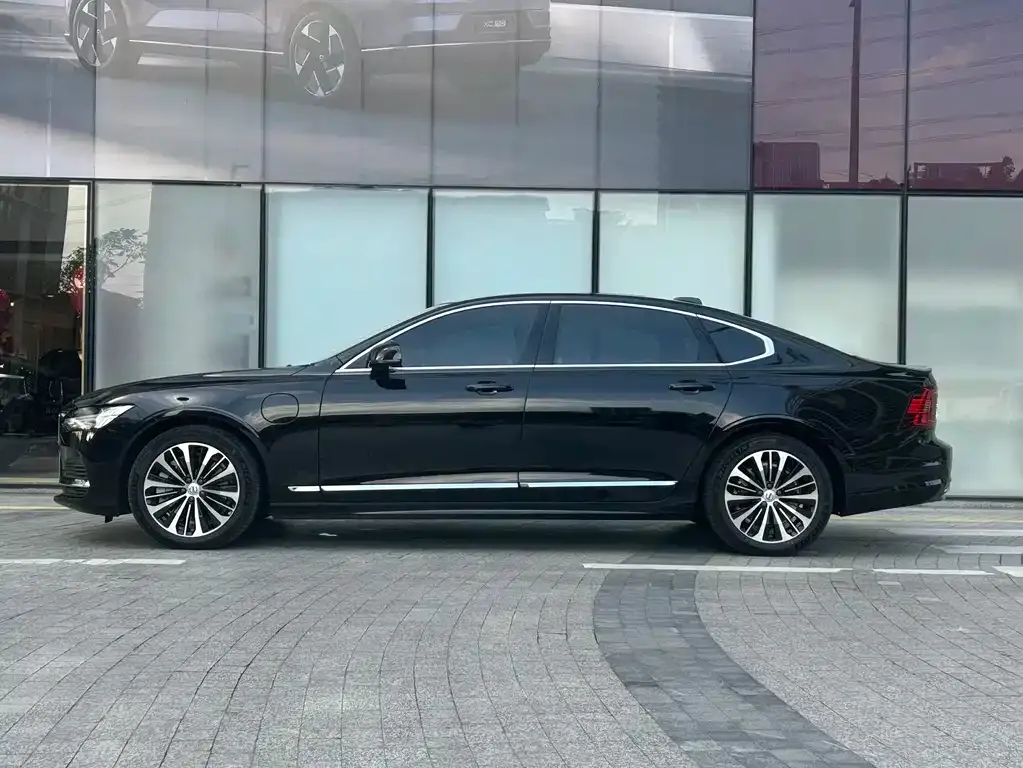 Volvo S90 PHEV 2025 из CN, фото 2