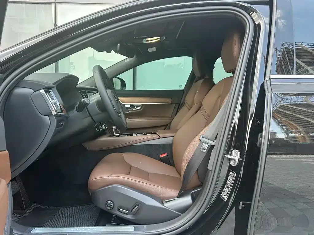 Volvo S90 PHEV 2025 из CN, фото 3