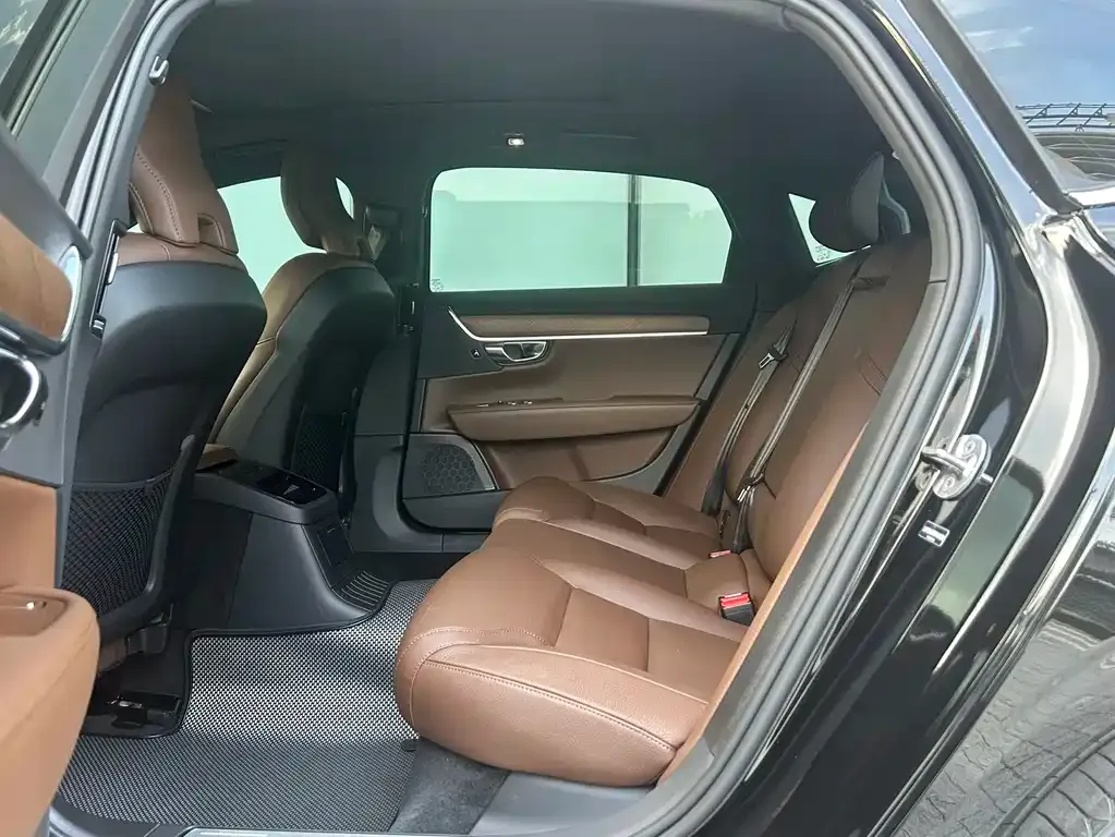 Volvo S90 PHEV 2025 из CN, фото 5