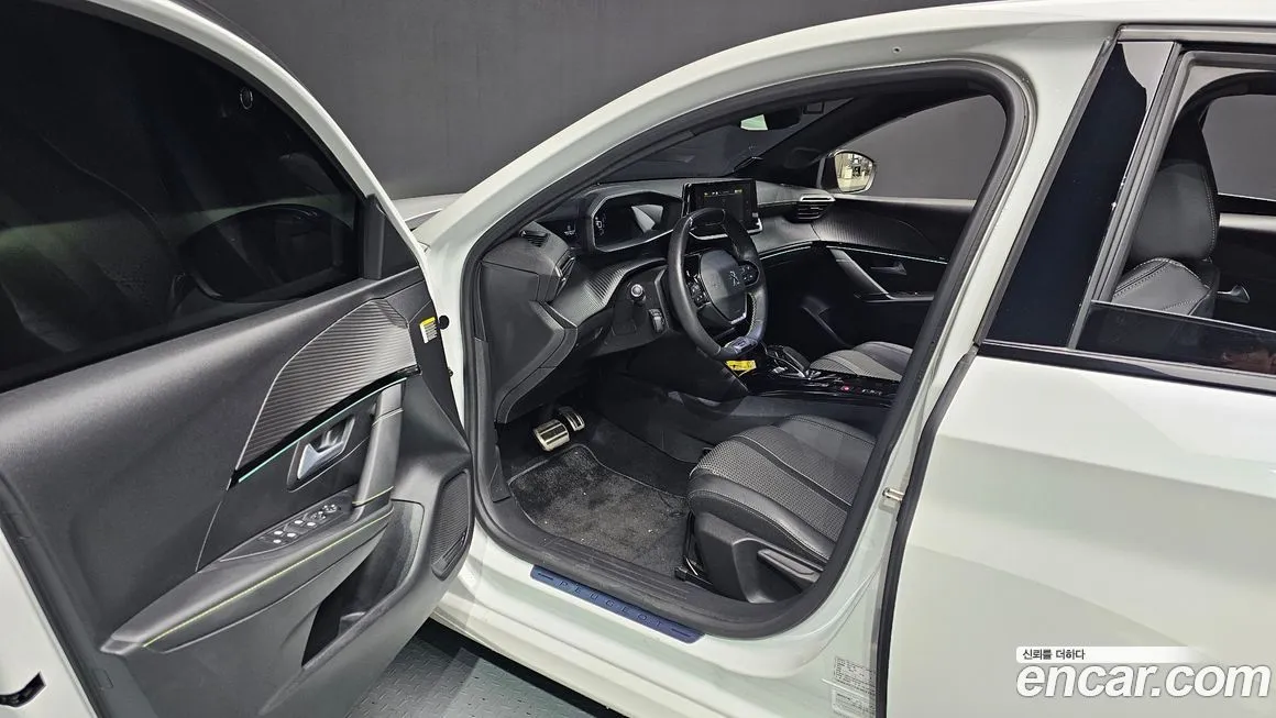 Peugeot 208 2022 из KR, фото 10