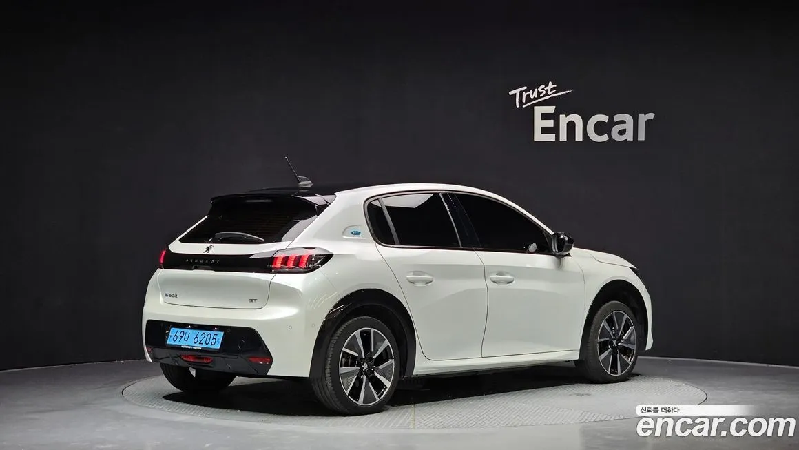 Peugeot 208 2022 из KR, фото 2