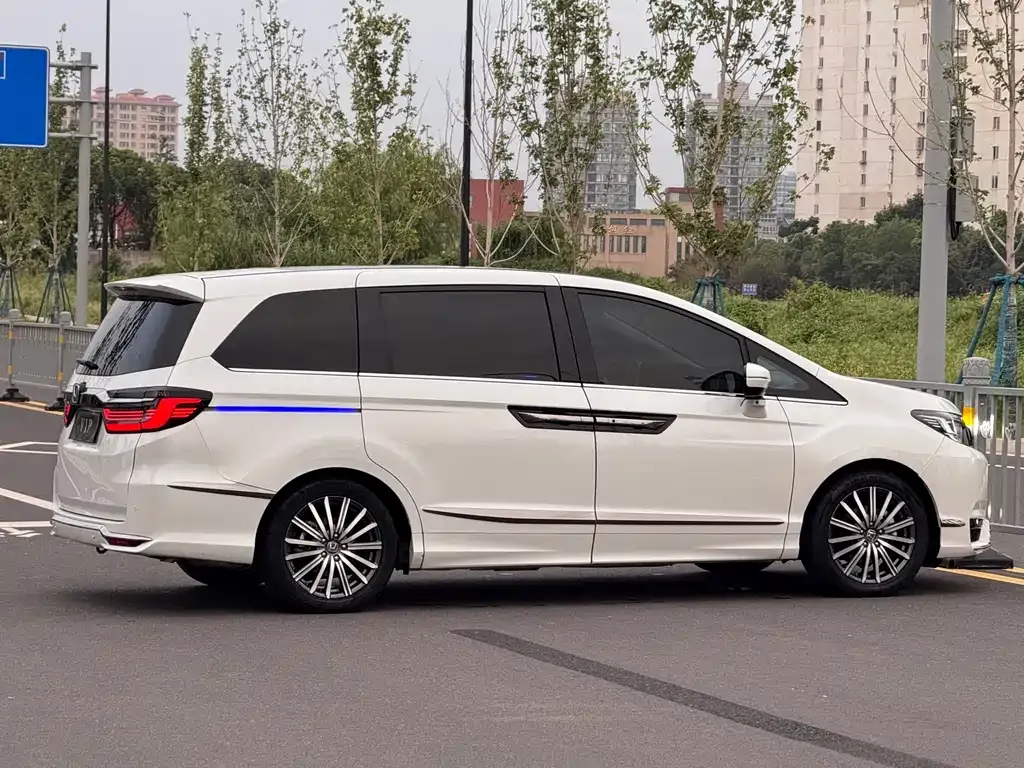 Honda Elysion 2023 из CN, фото 9