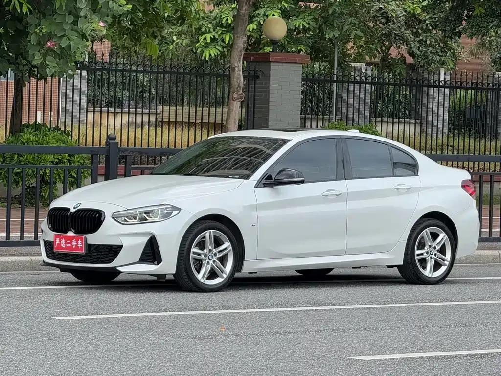 BMW 1 Series 2023 из CN, фото 1
