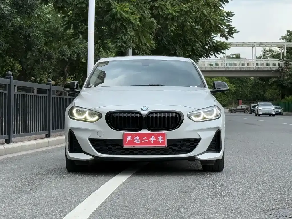 BMW 1 Series 2023 из CN, фото 2