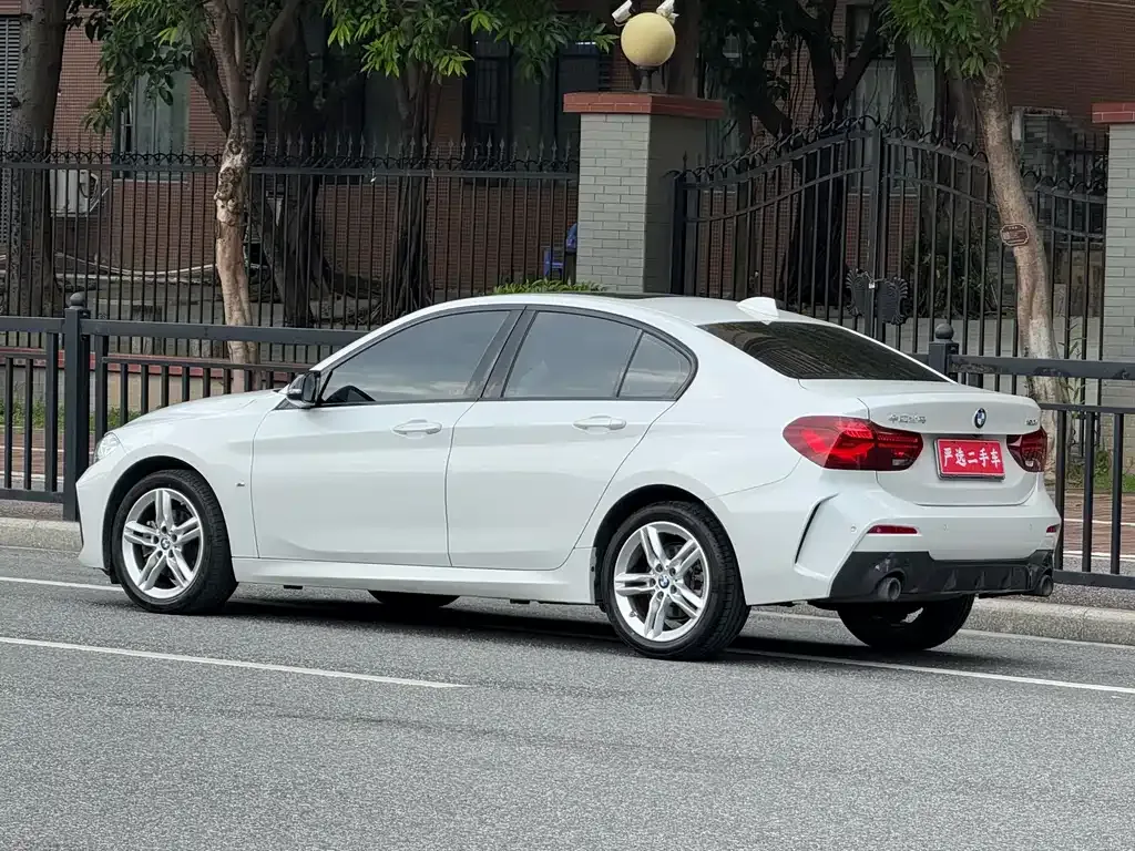 BMW 1 Series 2023 из CN, фото 3