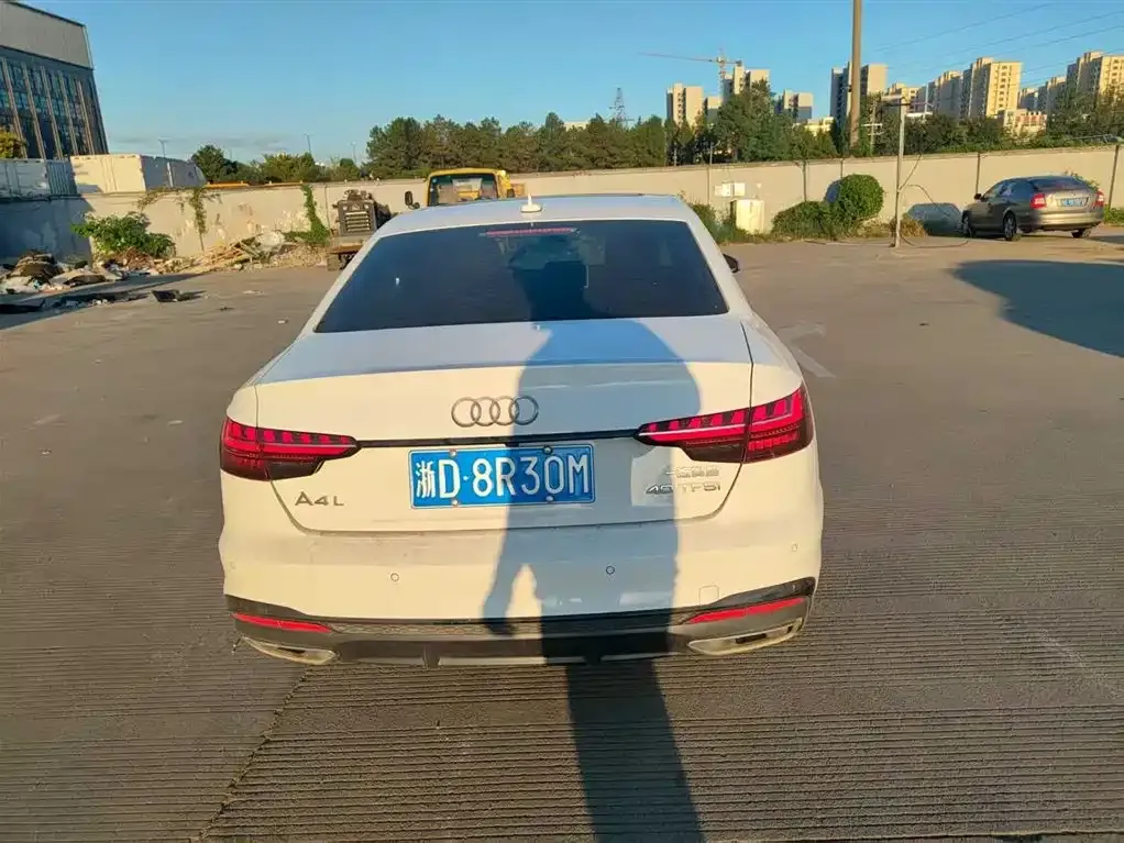 Audi A4L 2024 из CN, фото 2