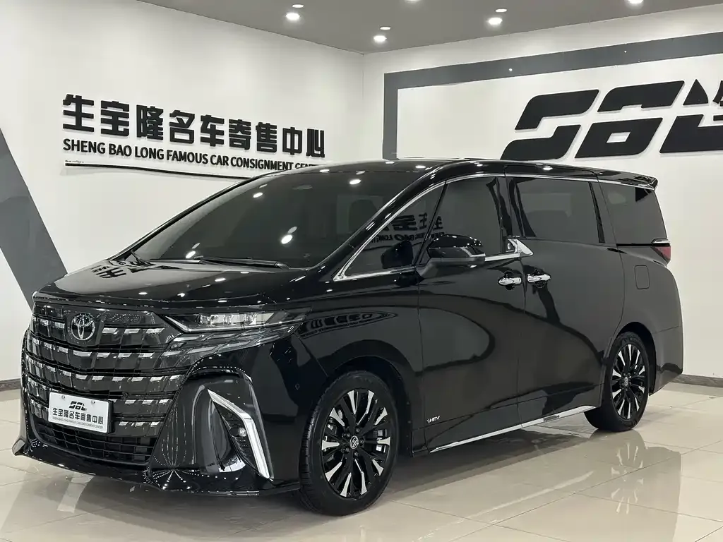 Toyota Alphard — фото 1