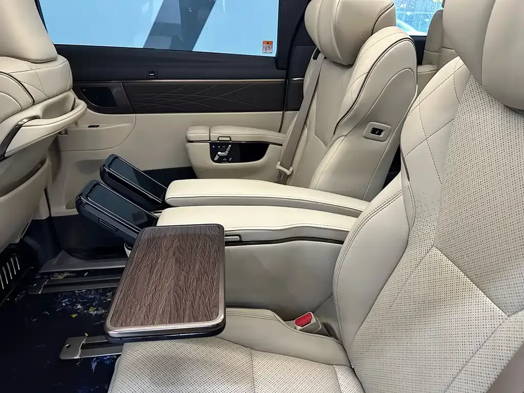 Toyota Alphard — фото 10