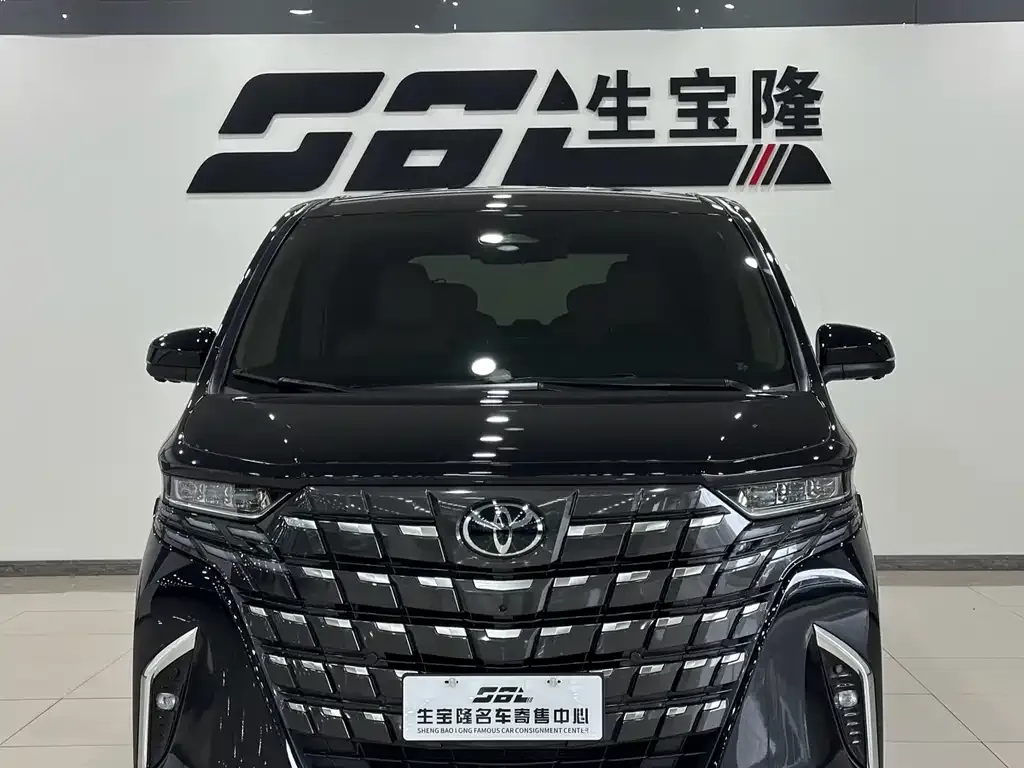 Toyota Alphard — фото 2