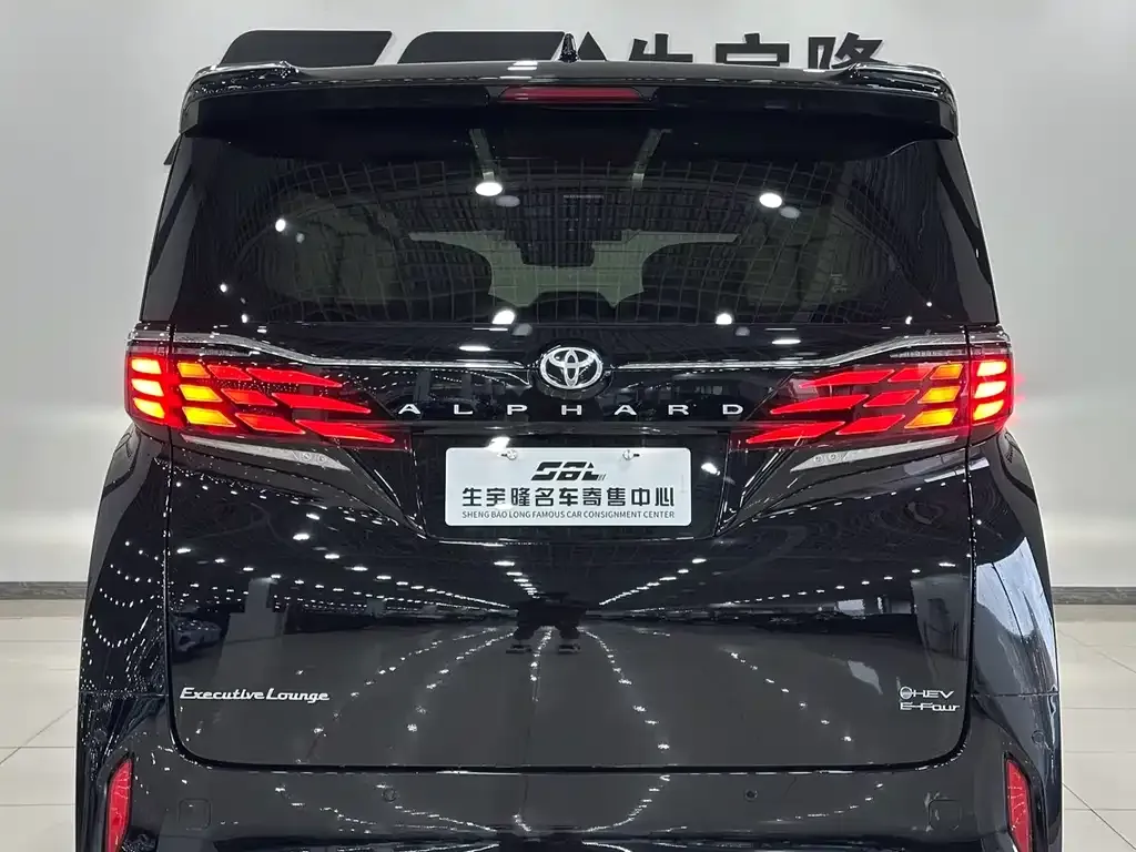 Toyota Alphard — фото 5