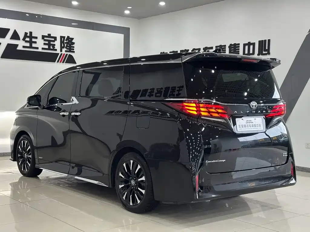 Toyota Alphard — фото 6