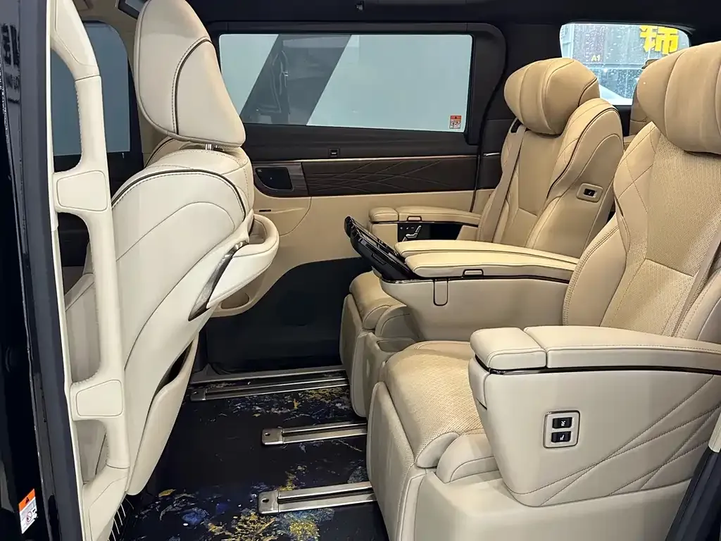 Toyota Alphard — фото 8