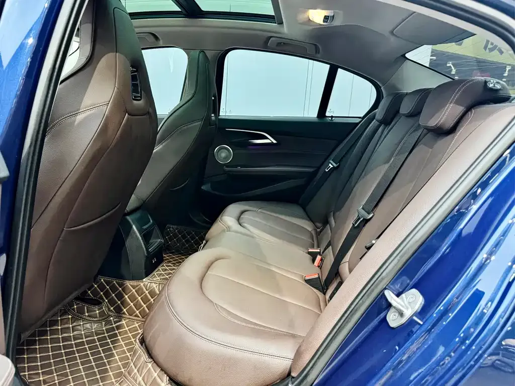 BMW 1 Series 2023 из CN, фото 10