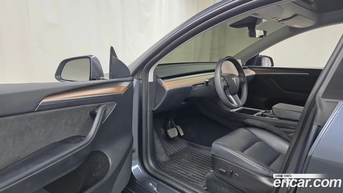 Tesla Model Y — фото 10