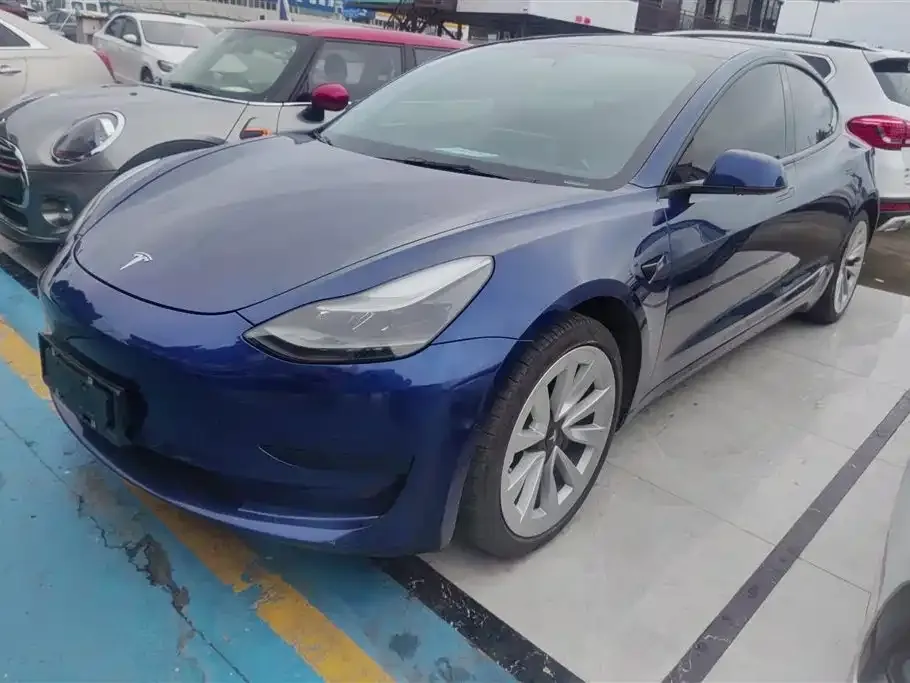 Tesla Model 3 — фото 1