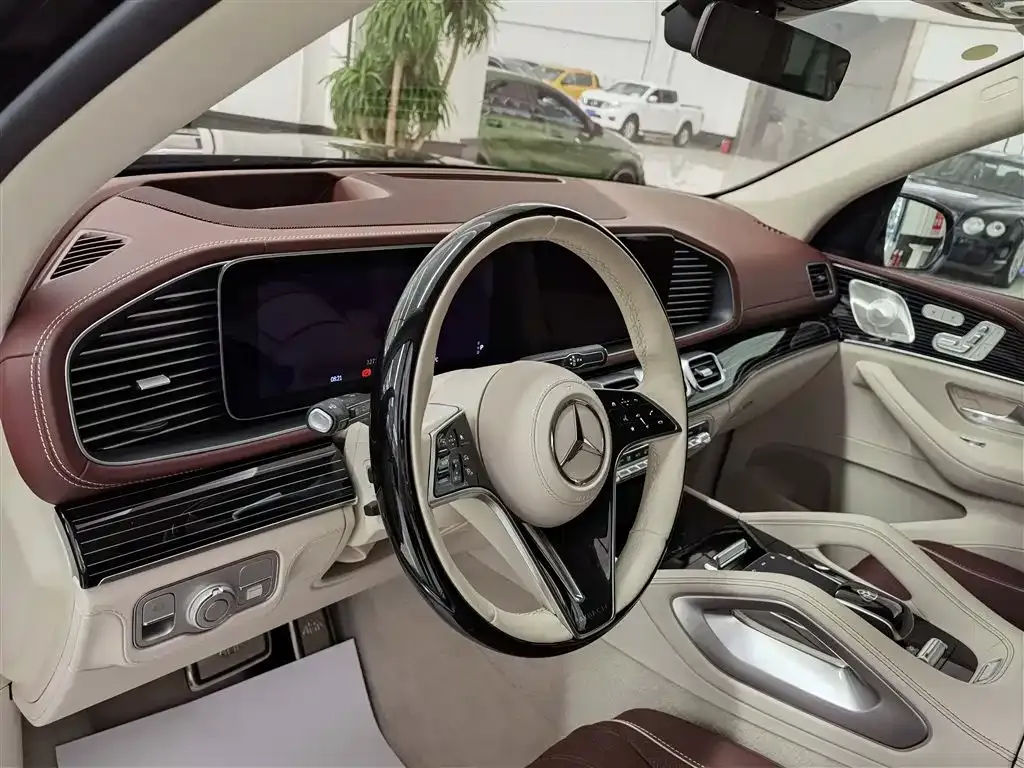Mercedes-Benz GLS — фото 10