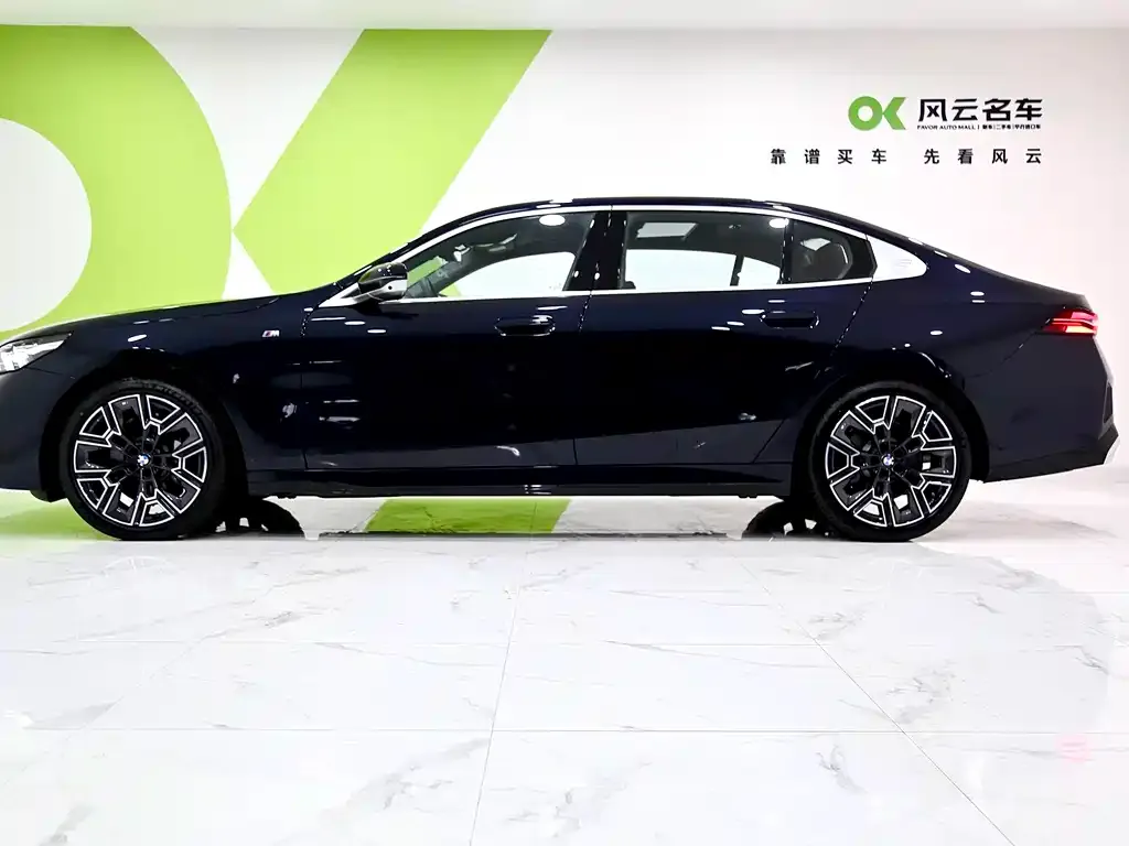 BMW 5 Series 2025 из CN, фото 4